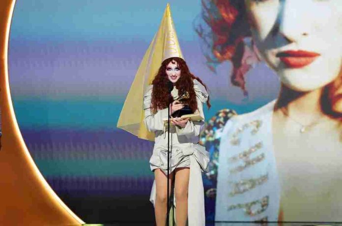 Chappell Roan gana el Grammy y exige mejores condiciones para los músicos