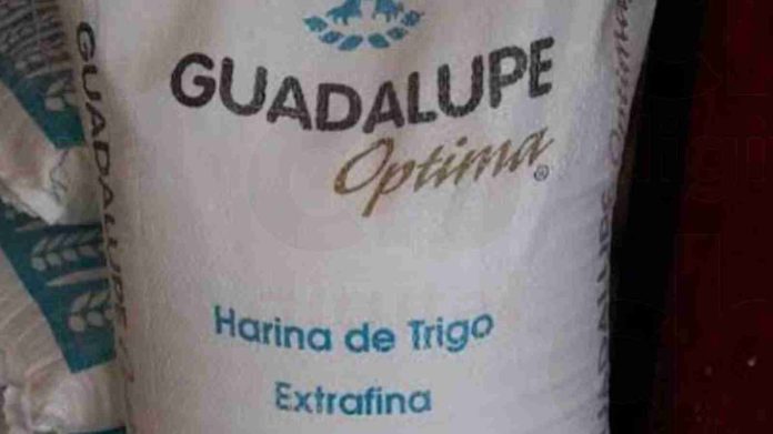 Grupo armado roba camión de harina sobre la carretera Jacona - Los Reyes
