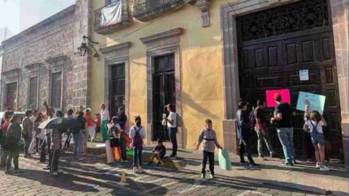 Denuncian maltrato de maestra en escuela primaria Belisario Domínguez