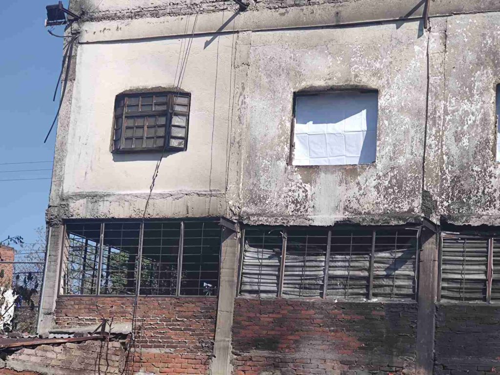 Después del incendio que se registró este martes 25 de febrero, en un lote baldío a espaldas del centro nocturno "Galaxxxies", el saldo solo fue de pérdidas materiales; así lo informó el Coordinador de Protección Civil (PC) y Bomberos de Morelia, Francisco Xavier Lara Medina.