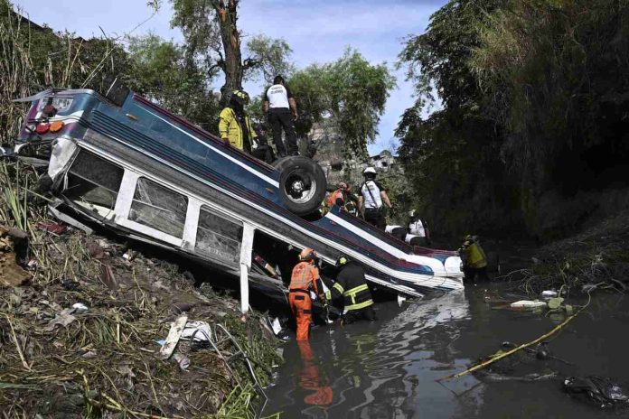 #Video: Un mexicano entre los 54 muertos por accidente en Guatemala
