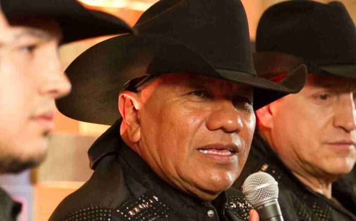Bronco le pide a los nuevos artistas crear letras 
