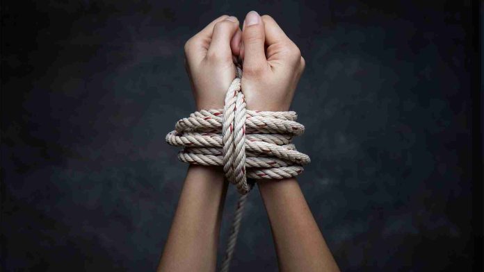 Linchan a un hombre tras abusar de una menor de edad