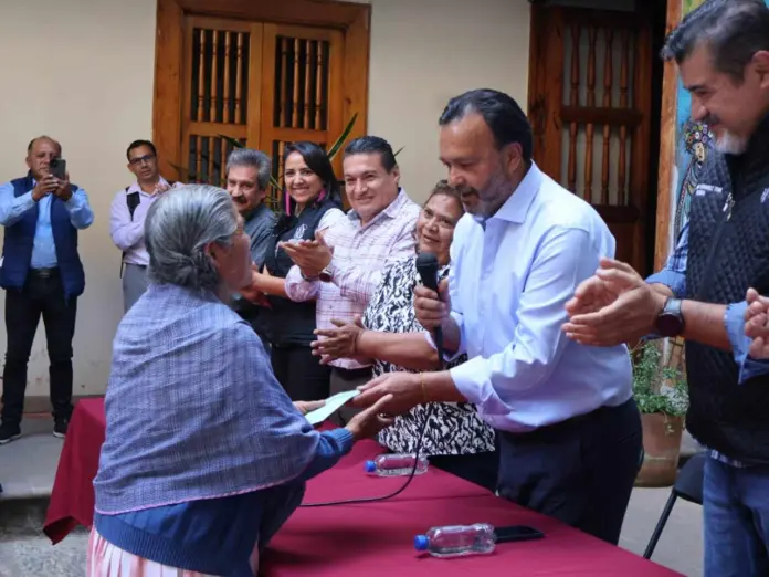 Julio Arreola fortalece los lazos familiares en Pátzcuaro con la entrega de visas Peces Blancos