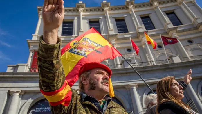 Mil 200 españoles firman un manifiesto para alabar a Franco