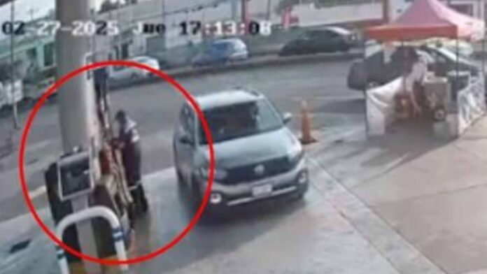 Automovilista atropella a empleado de gasolinero