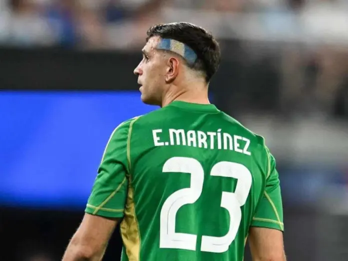 #Video: El 'Dibu' Martínez es regañado tras burlarse de la goleada a Brasil