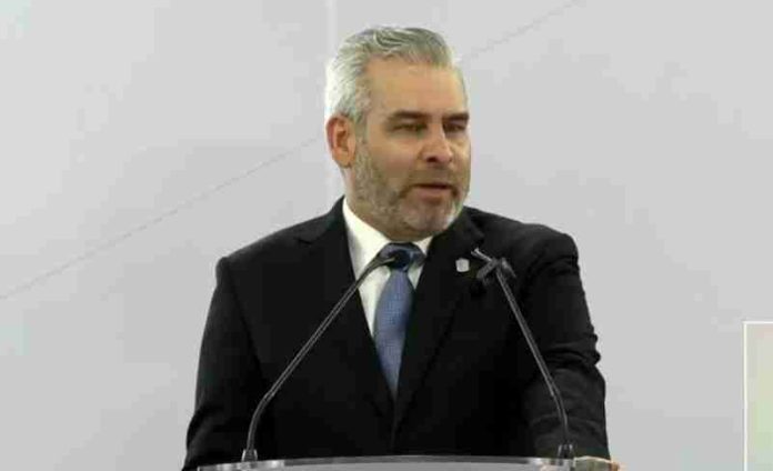 Silvano Aureoles está prófugo y la FGR los busca, confirma Bedolla