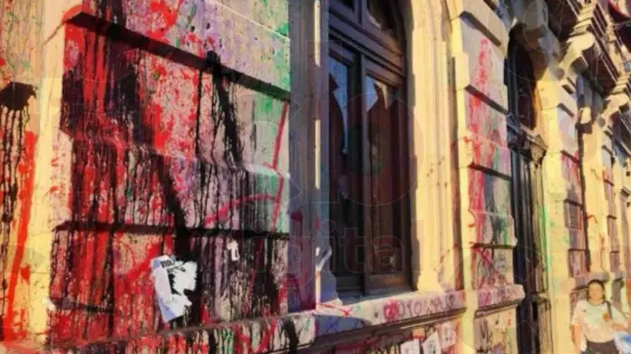El gerente del Centro Histórico de Morelia, Gaspar Hernández Razo, anunció que se está trabajando en una nueva mezcla para proteger la cantería en Morelia, con el fin de disminuir el daño causado por los químicos presentes en los aerosoles y la pintura utilizada en las pintas sobre la cantera, esta iniciativa es el resultado de la colaboración entre su dependencia y el Instituto Nacional de Antropología e Historia (INAH).