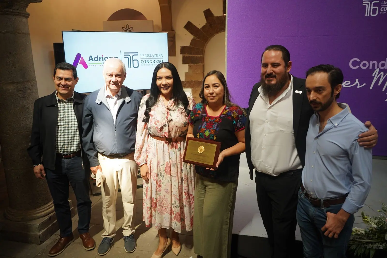Destaca Adriana Campos trayectoria de Jeannet Adriana Hernández Vega en evento en Zamora Destaca Adriana Campos trayectoria de Jeannet Adriana Hernández Vega en evento en Zamora