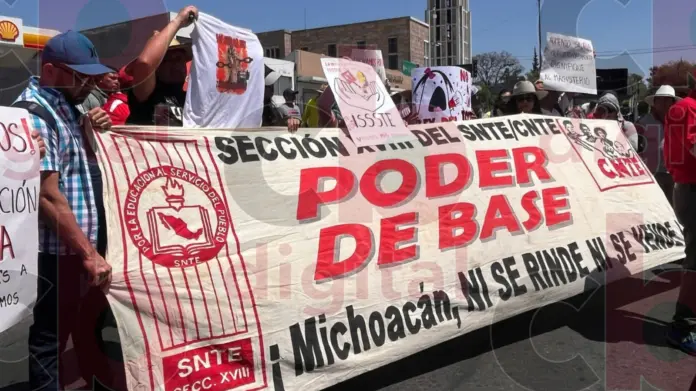 CNTE realiza marcha masiva estatal en Morelia; protestaron en las oficinas del ISSSTE
