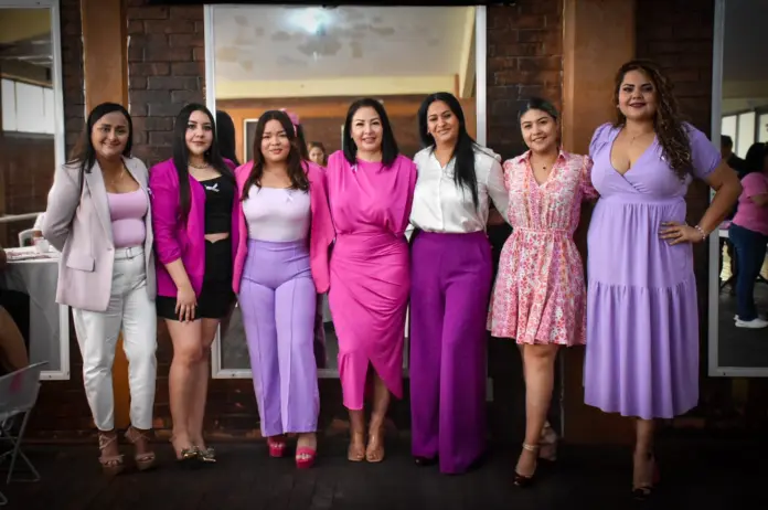 Brindan Curso de Bisutería a Mujeres en el Marco del Día Internacional de la Mujer
