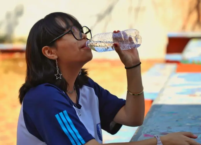 Por aumento de temperatura, emiten recomendaciones para la comunidad escolar