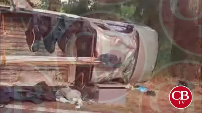#Video: Volcadura de camioneta deja 4 jornaleros heridos en Peribán