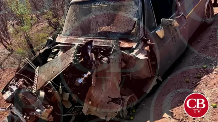 Explota camioneta limonera al pisar una mina en Apatzingán