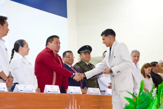 Manuel Esquivel Acompaña en Ceremonia de Egreso y Titulación del Tec LC