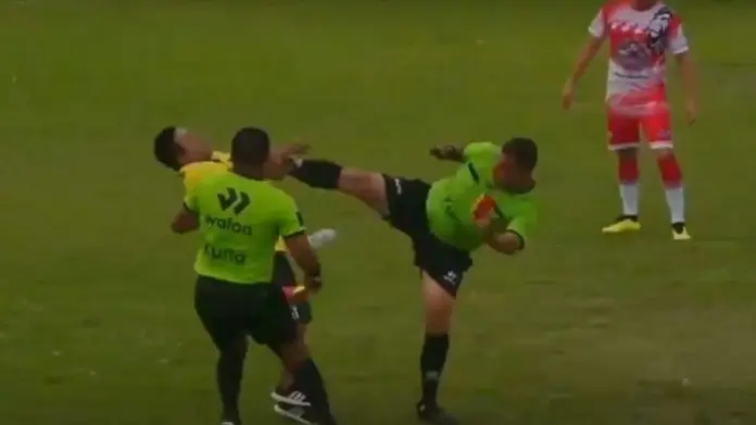 #Video: Pelea entre cuerpo técnico y árbitro