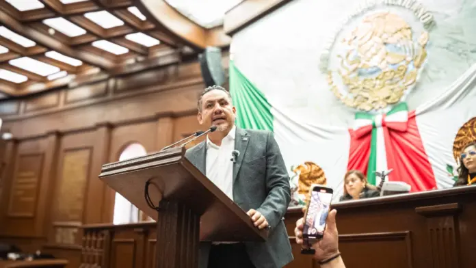 Víctor Manríquez propone reforma para garantizar crecimiento y desarrollo de Pueblos Mágicos de Michoacán