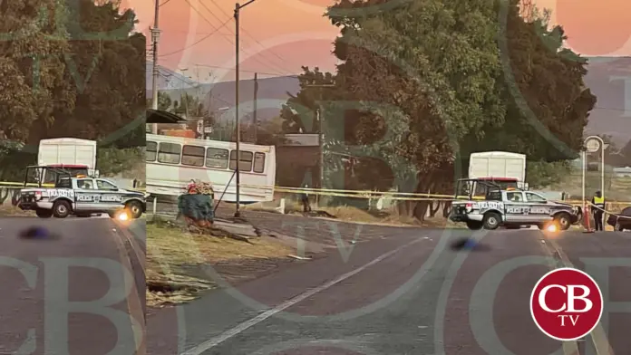 Auto arrastra a una mujer y la mata en Jacona