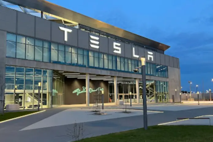 Las acciones de Tesla caen un 15%