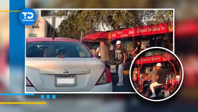 Sujetos en una moto asaltan a taxista de aplicación y a pasajera en Santa Fe, CdMx