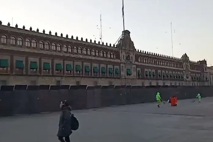Sheinbaum dice que las vallas en Palacio Nacional son una medida preventiva