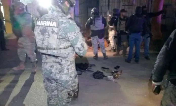 Detienen a cuatro personas tras cateo en Baja California Sur; aseguran armamento