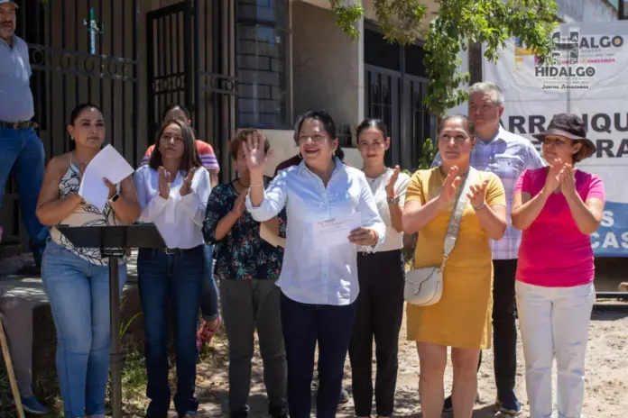 Jeovana Alcántar, arrancó con los trabajos de la Pavimentación Hidráulica, de la Calle Orquídea de la Colonia Morelos Intenciones de la Nación
