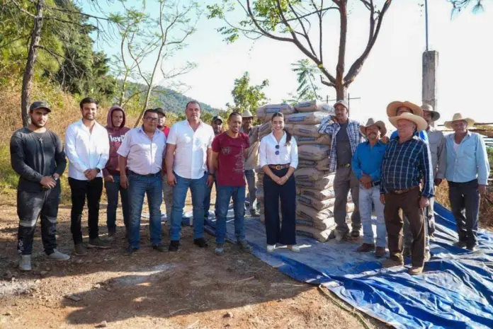 Yohana Mendoza, presidenta de Ario mejora condiciones del campo con la rehabilitación de caminos rurales