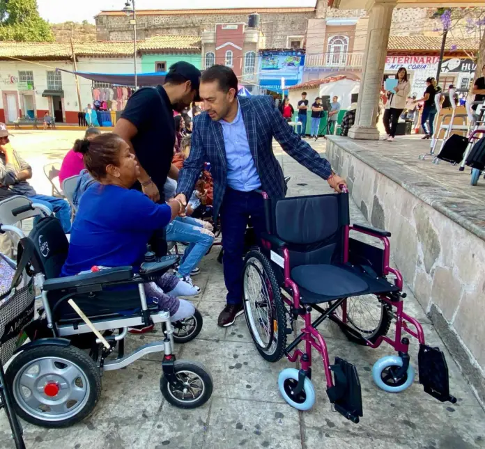 Huaniqueo reafirma su compromiso con la inclusión al entregar aparatos funcionales a personas con discapacidad