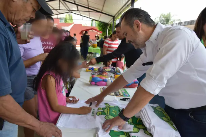 Fausto Vallejo Mora celebra el día de la niñez en la colonia Lomas de Guayangareo