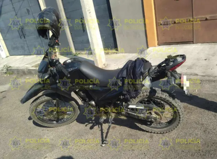 Policía Morelia recupera motocicleta robada, asegura sustancia ilícita y detiene a sujeto en la colonia Lázaro Cárdenas