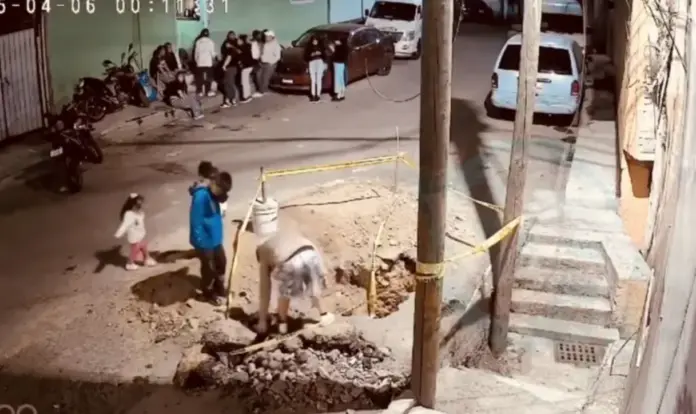 Niños lanzan piedras a obra y provocan fuga de agua en Edomex
