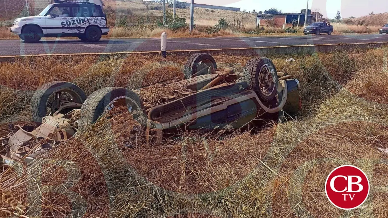 Vuelca su camioneta y queda vivo en la Morelia-Pátzcuaro Vuelca su camioneta y queda vivo en la Morelia-Pátzcuaro