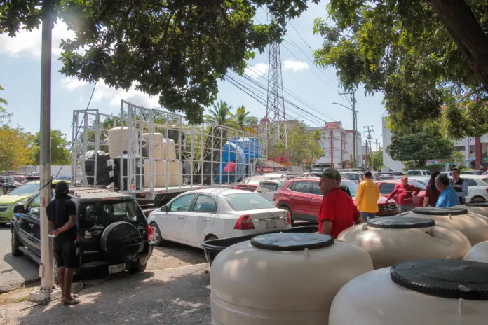Gobierno Municipal Inicia Entrega de Cisterna, Bebederos y Tinacos
