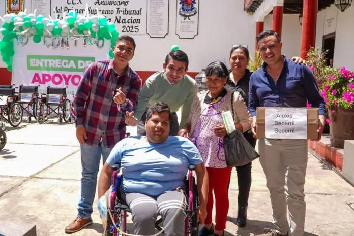 ENTREGA YOHANA MENDOZA EN COORDINACIÓN CON EL DIF APOYOS PARA LA SALUD Y EL BIENESTAR COMO SILLAS DE RUEDAS, BASTONES Y MULETAS.