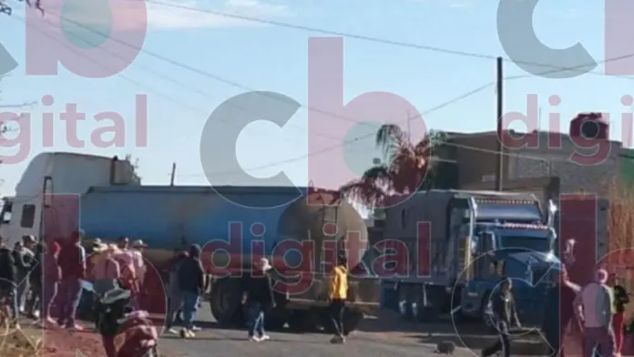 Bloquean carretera Tangancícuaro-Zamora por el arresto de 6 habitantes