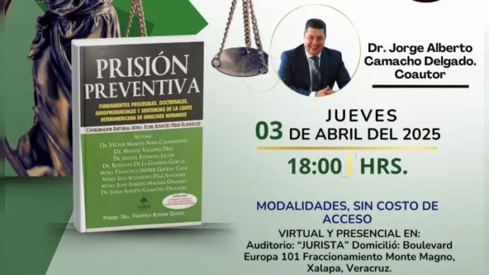 Exfiscal de Michoacán investigado por corrupción, presenta libro sobre Derecho en Veracruz