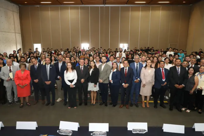 Investigación de punta en universidades y centros de investigación en todo el mundo realizan egresados de la FIQ