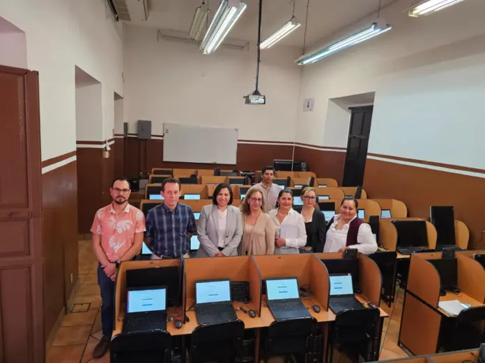 Estudiantes del Colegio Primitivo y Nacional de San Nicolás de Hidalgo participan en la prueba PISA