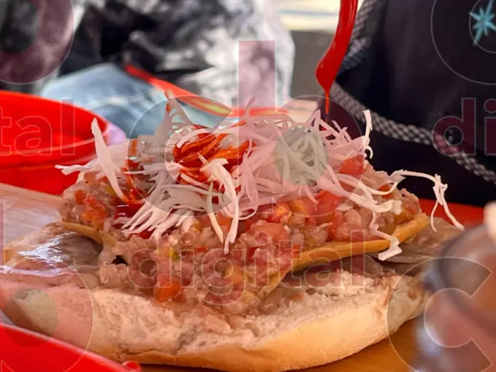 Turistas y visitantes al municipio de Santa Clara del Cobre, destacan el gran sabor y la gran tradición de comer una torta de tostada.