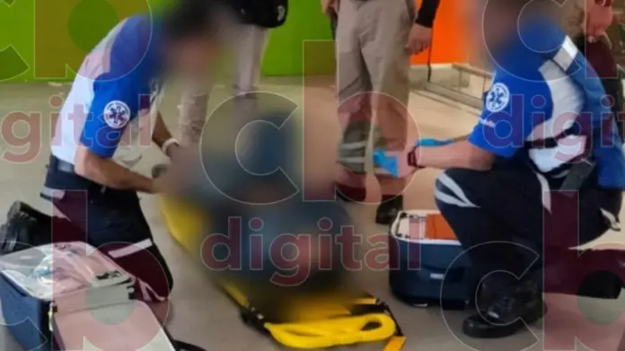 Empleado de la Plaza Escala cae de 5 metros de altura