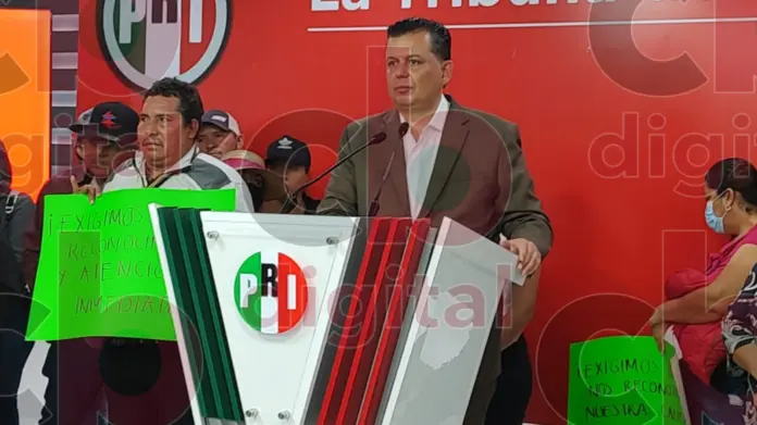 Desplazados de Coahuayana exigen apoyo por parte de autoridades estatales