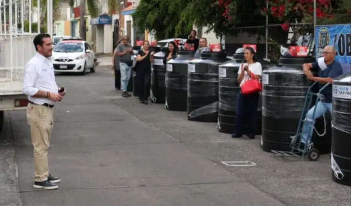 Casi 3,000 paquetes de calentador ha entregado Hugo Servín a familias morelianas