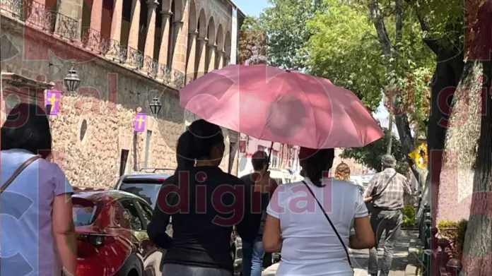 Calor azota a los turistas en vacaciones de Semana Santa en Morelia