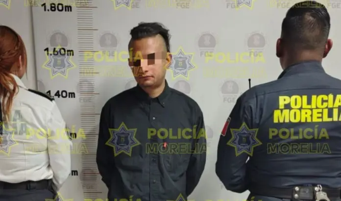 Policía Morelia detiene a presunto ladrón de tienda de conveniencia en la colonia 3 de agosto