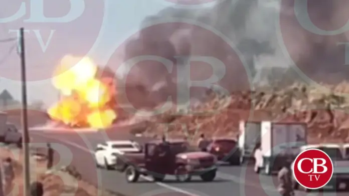 Se incendia camioneta con cilindros de gas LP en Tocumbo