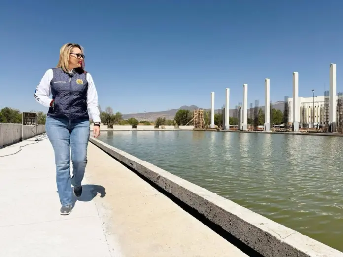 Yarabí Ávila realiza recorrido en construcción de alberca Olímpica de la UMSNH; avanzan los trabajos