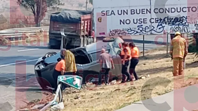 Se registran dos volcadura en la Morelia-Salamanca