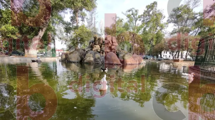 Continúa siendo contaminada por deshechos, la Fuente de los Patos, en Morelia